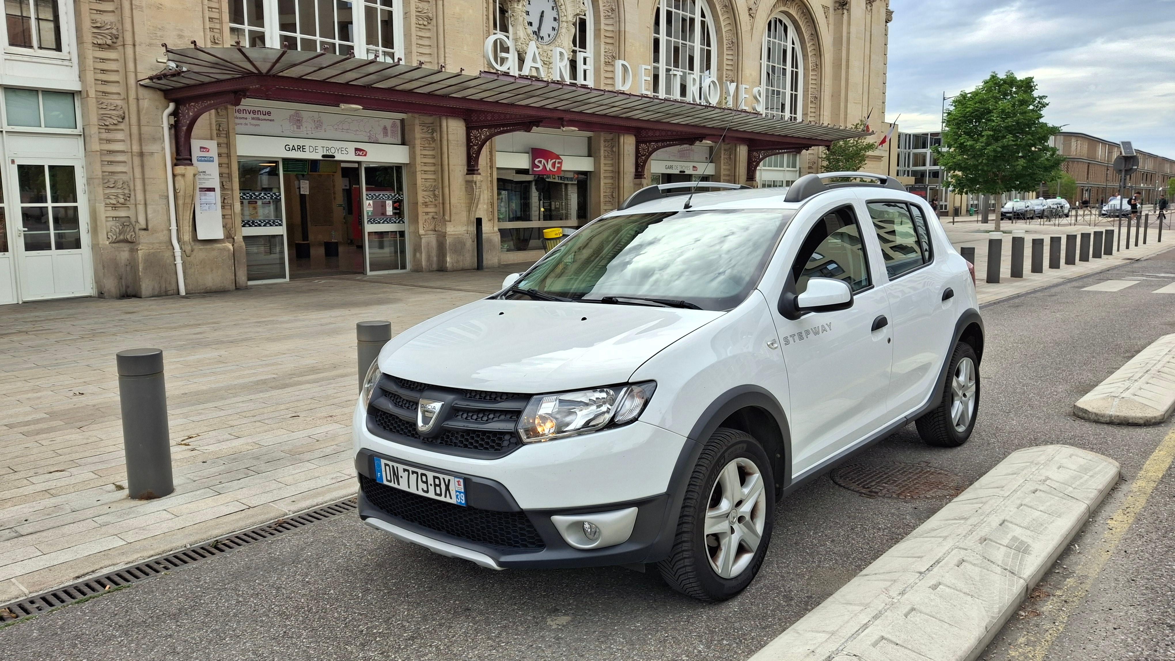 Dacia SANDERO 2015 à Troyes