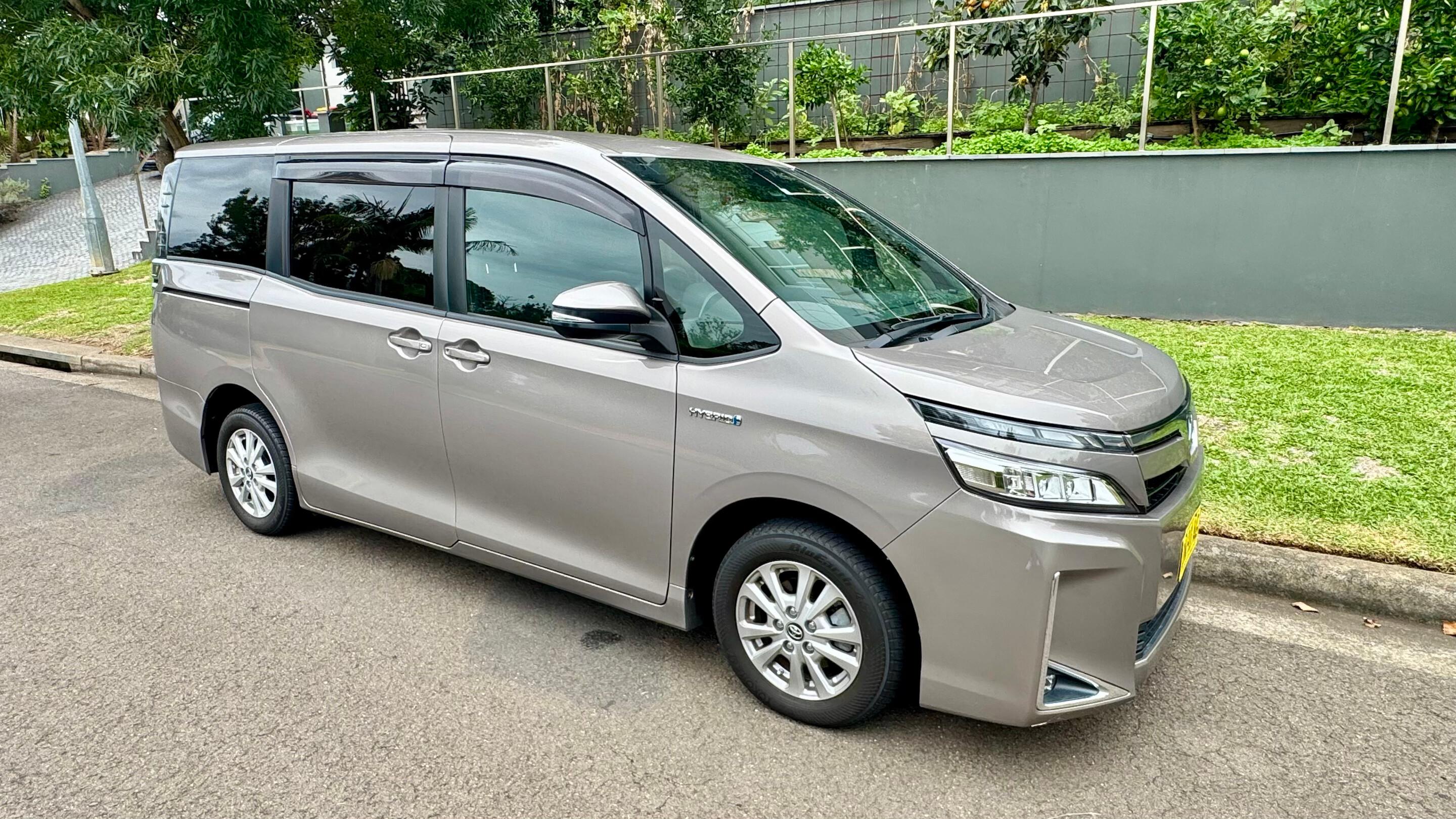 Toyota Voxy 2018 in Bella Vista