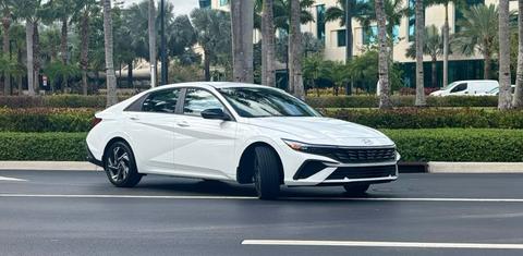 Hyundai Elantra 2025