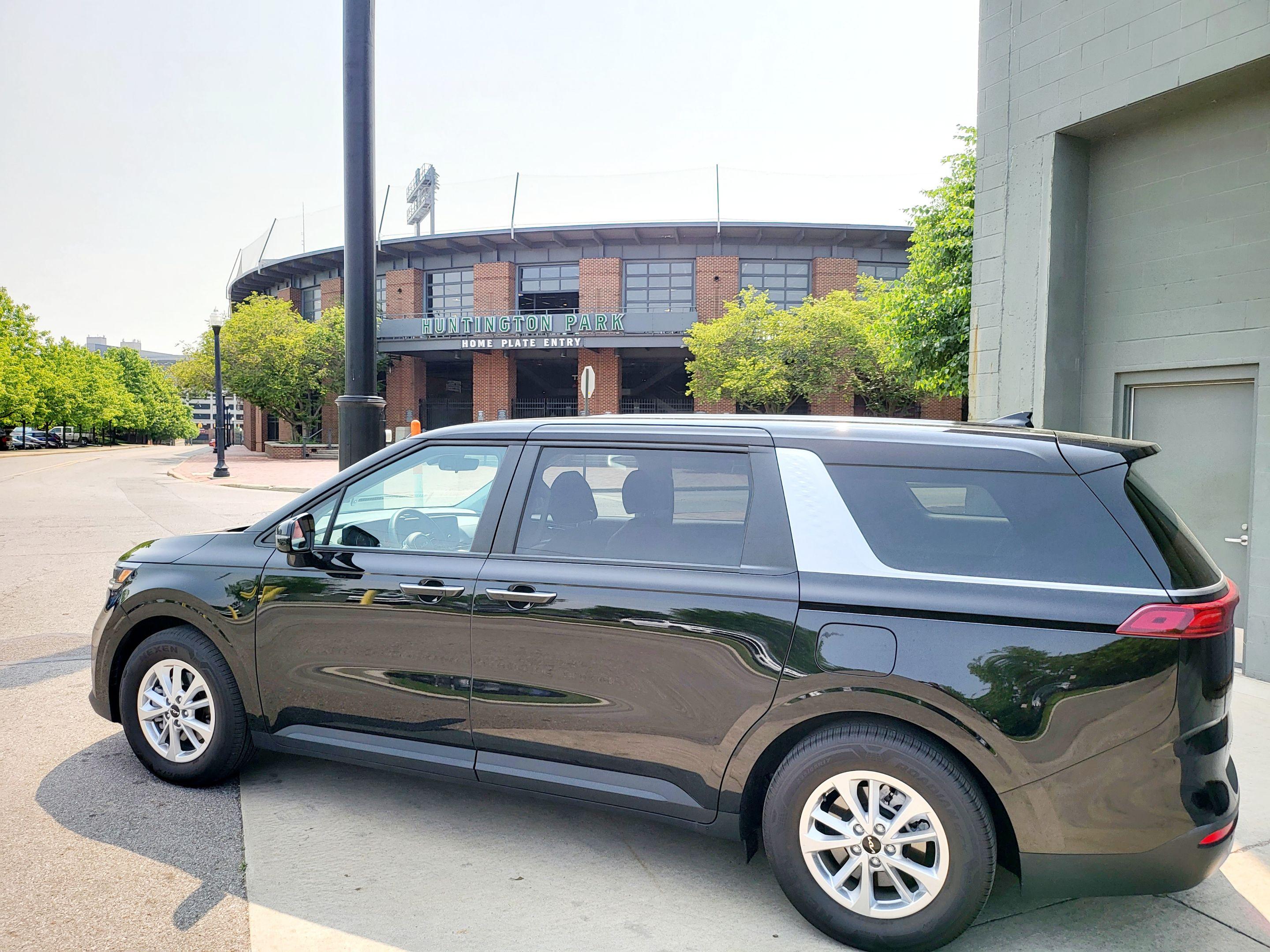 Kia Carnival 2023 rental in Columbus, OH by Joseph W. Turo