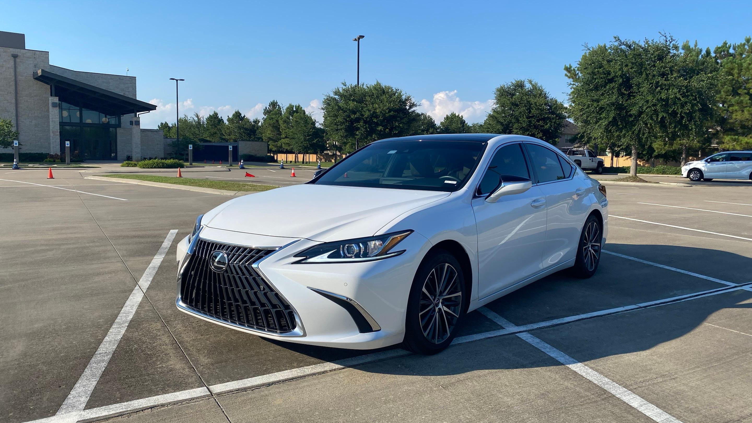 Lexus ES 2023 in 