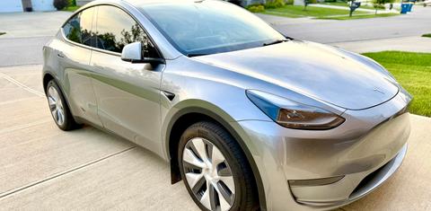 Tesla Model Y 2024