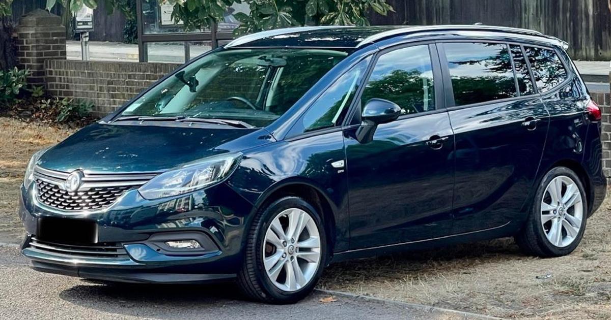 Vauxhall Zafira Tourer 2017 rental in London, England by Tiago M. Turo