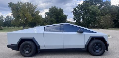 Tesla Cybertruck 2026