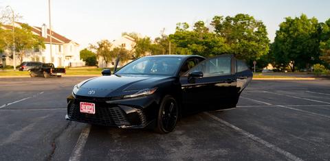 Toyota Camry Hybrid 2026