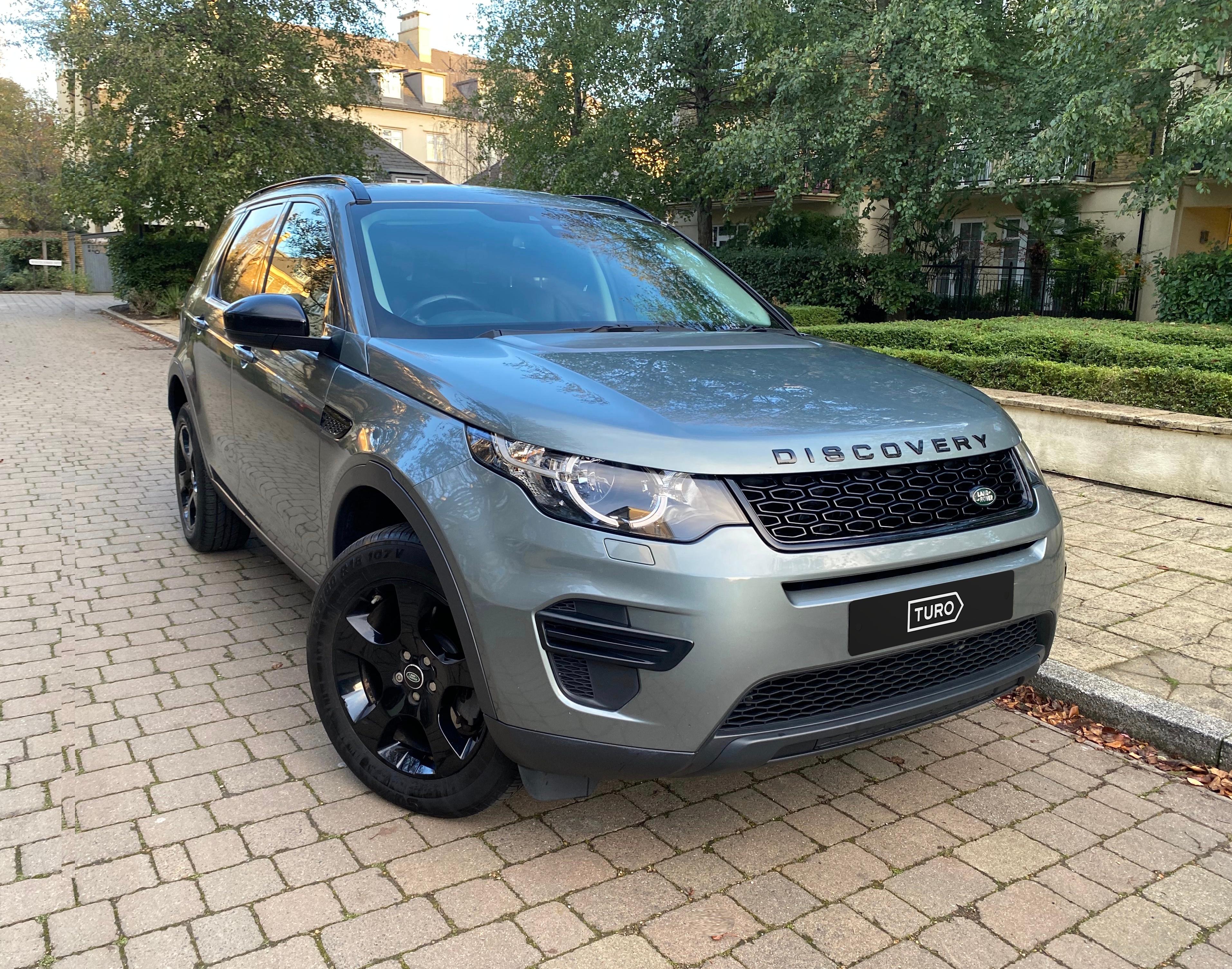 Land Rover Discovery Sport 2018 in Kew Gardens