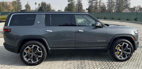 Rivian R1S 2023