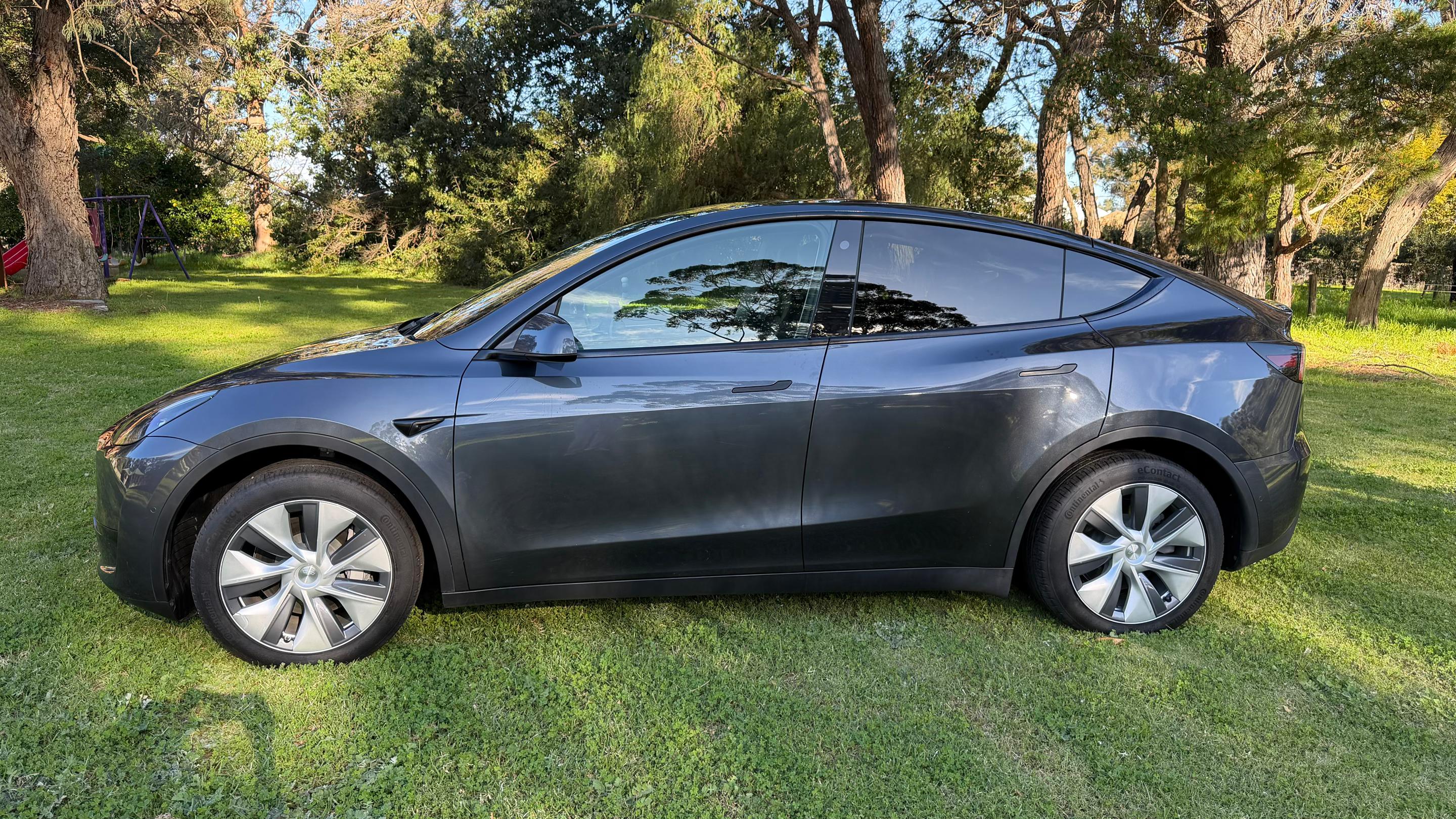 Tesla MODEL Y 2023 in Perth Airport
