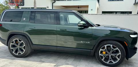 Rivian R1S 2024