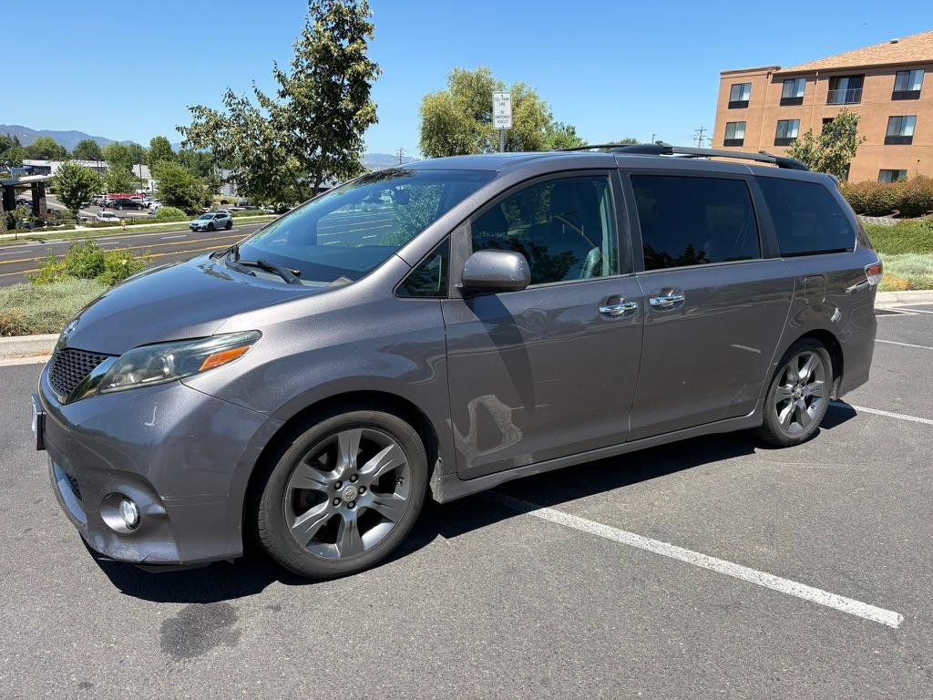 Toyota Sienna 2015 in Medford, OR