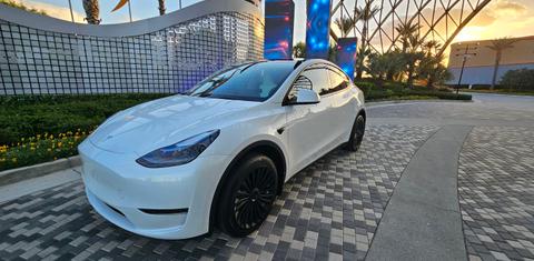 Tesla Model Y 2024