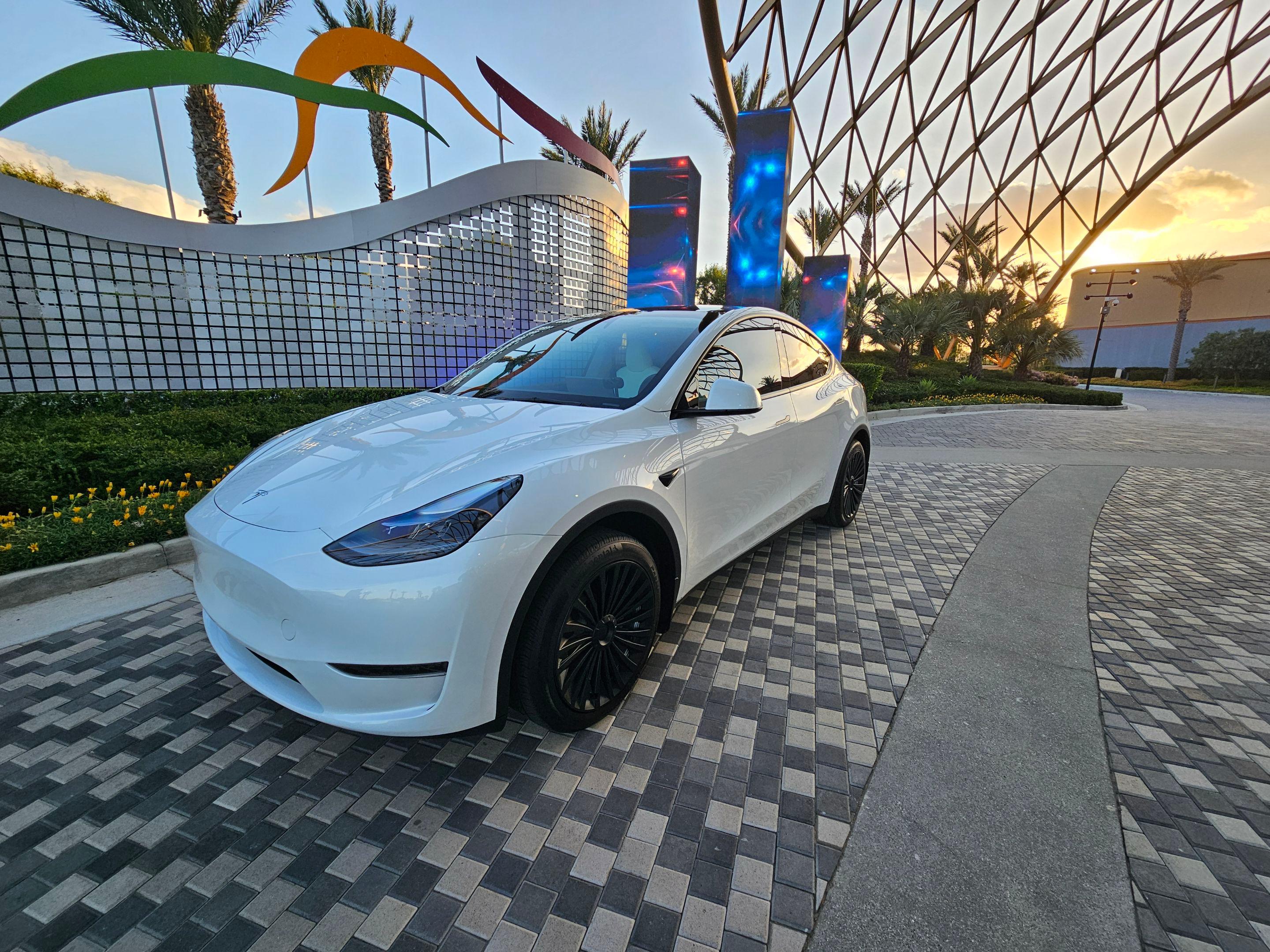 Tesla Model Y 2024 in Beaumont, CA