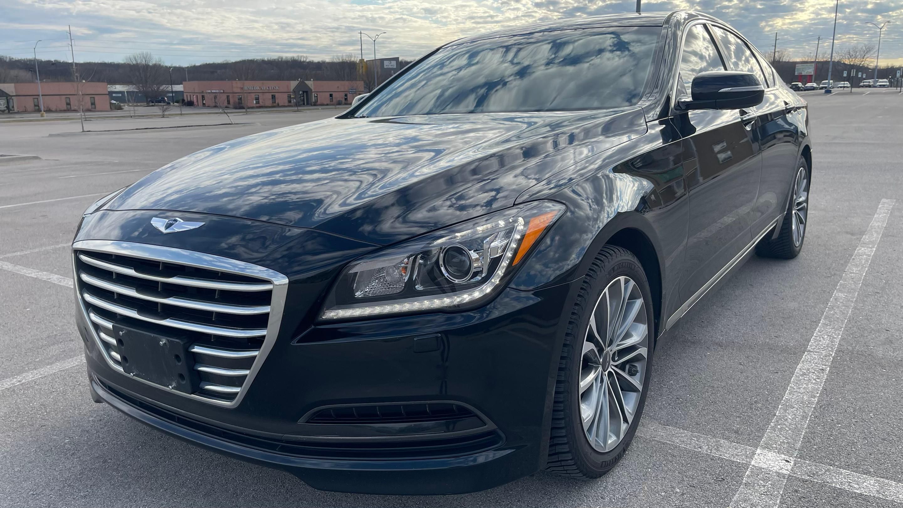 Hyundai Genesis 2016 in Coralville, IA