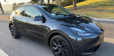Tesla Model Y 2025