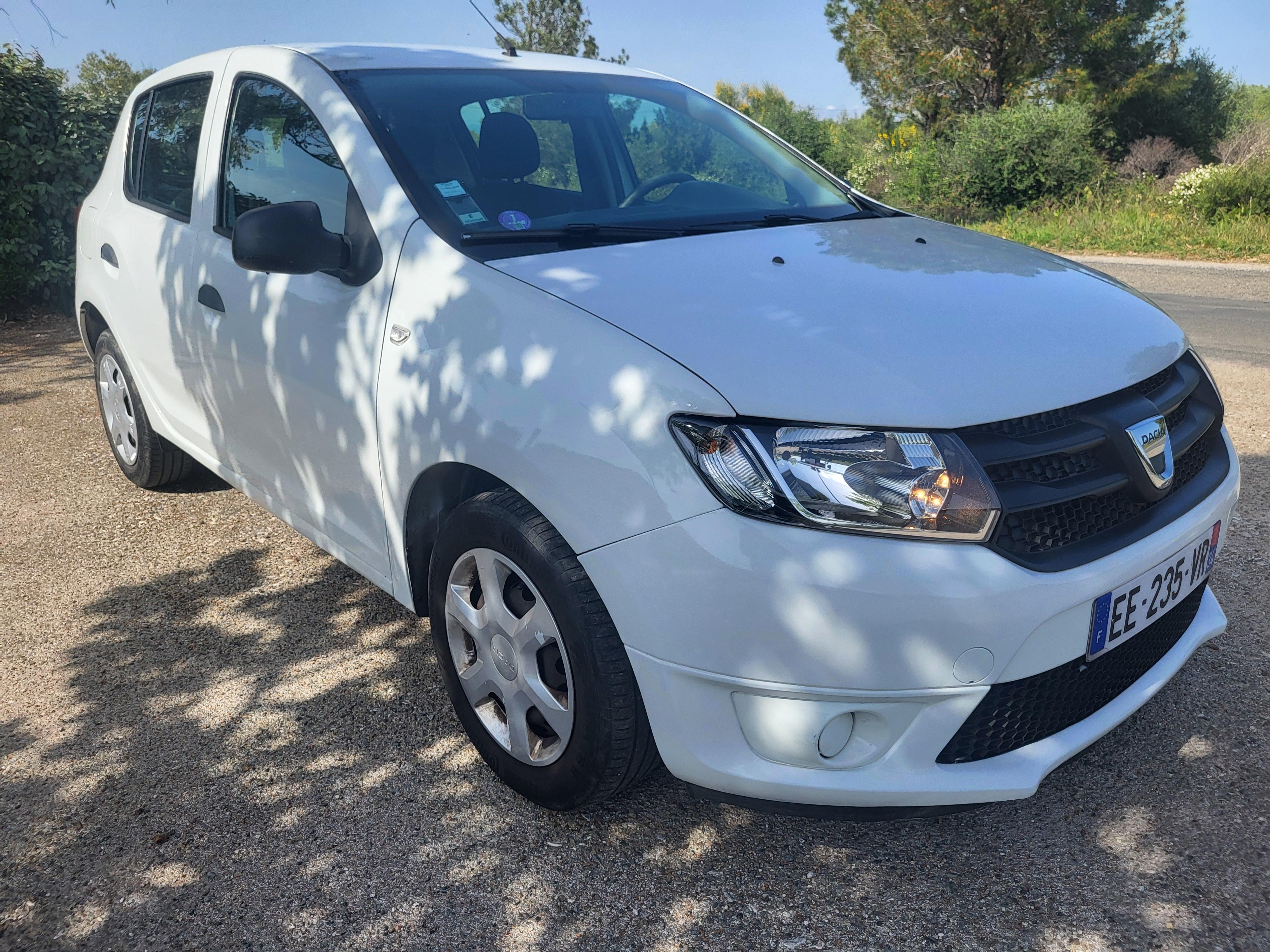 Dacia SANDERO 2016 in Saint-Estève