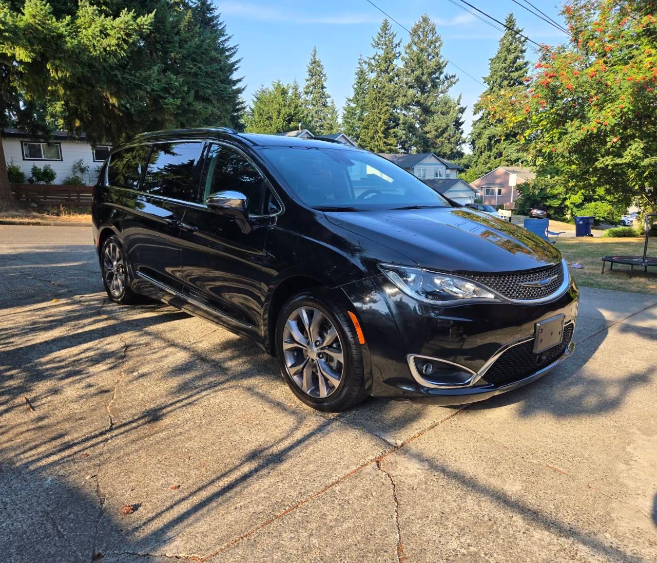 Chrysler Pacifica 2018 in Lynnwood, WA
