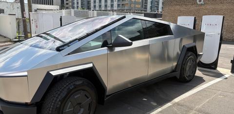 Tesla Cybertruck 2026