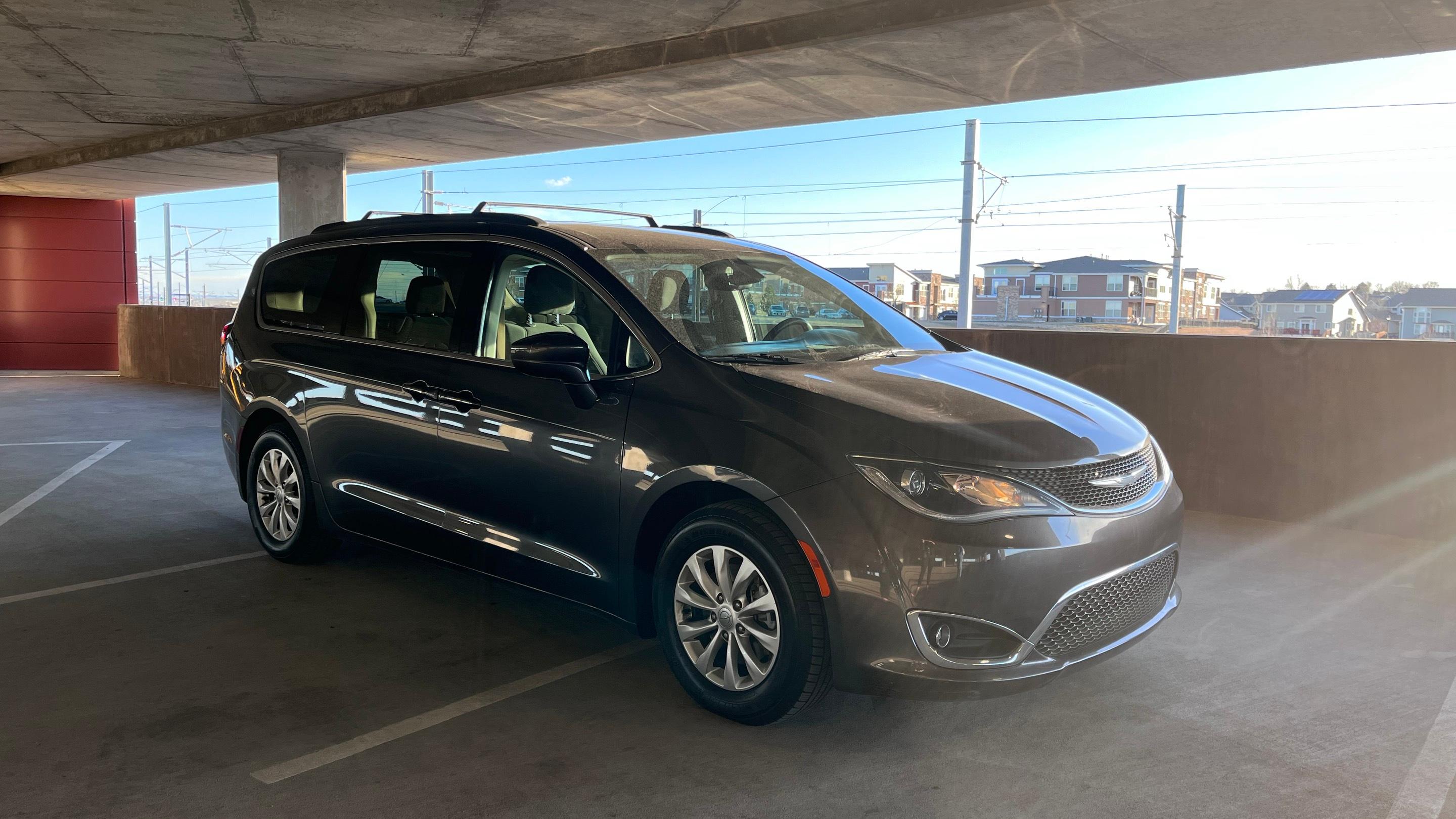 Chrysler Pacifica 2018 in Thornton, CO