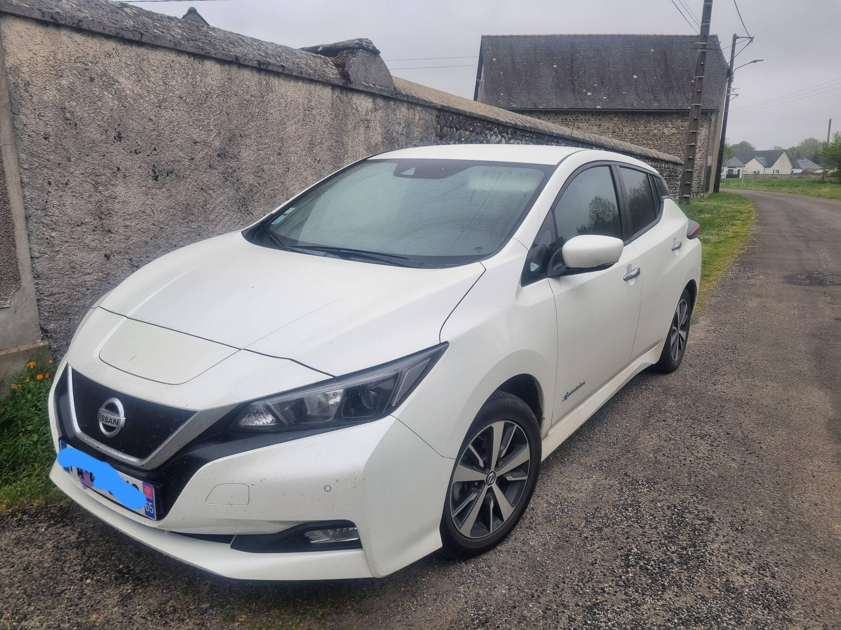 Nissan LEAF 2018 in Ibos