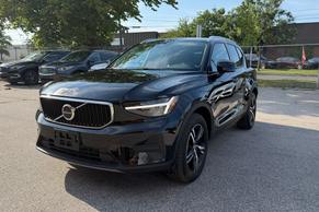 Volvo XC40 2023 in Toronto