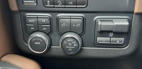 Chevrolet Suburban 2025