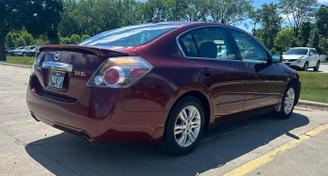 Nissan Altima 2012 — Car rental alternative in Norwalk, IA