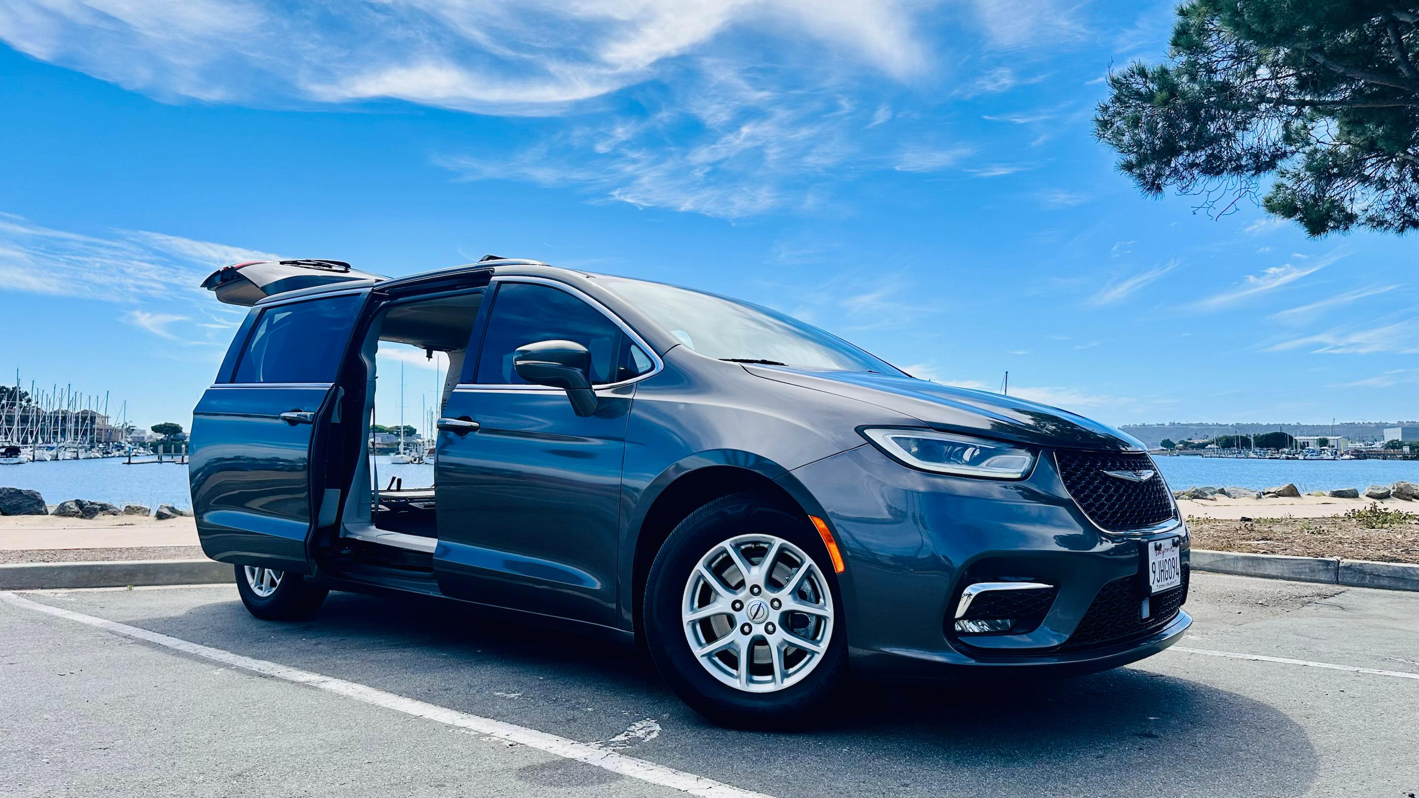Chrysler Pacifica 2021 in San Diego, CA