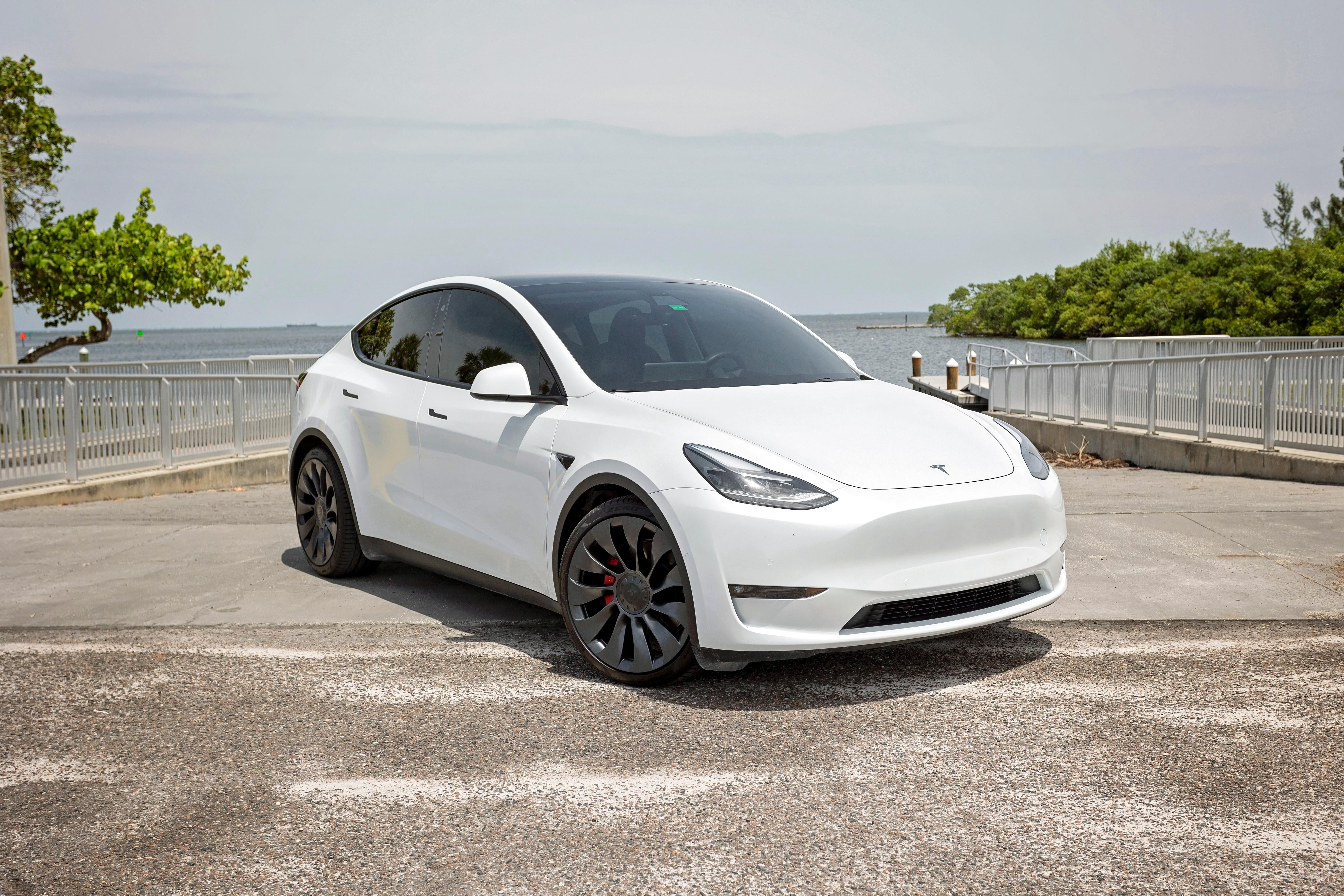 Tesla Model Y 2021 in Ruskin, FL