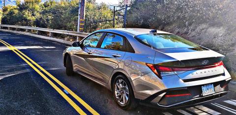 Hyundai Elantra 2024