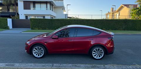 Tesla MODEL Y 2025