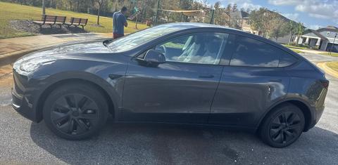 Tesla Model Y 2025