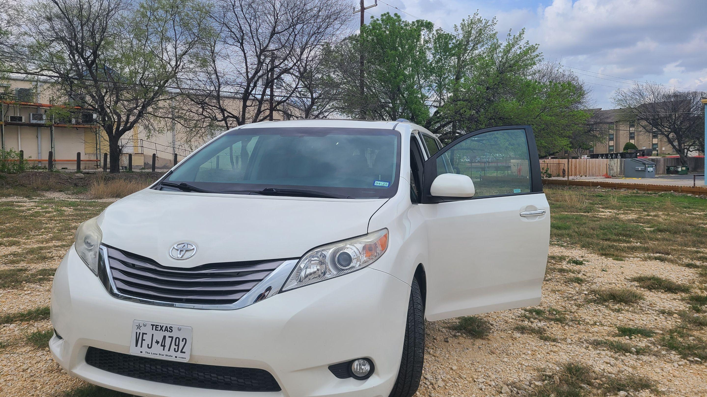 Toyota Sienna 2015 in San Antonio, TX