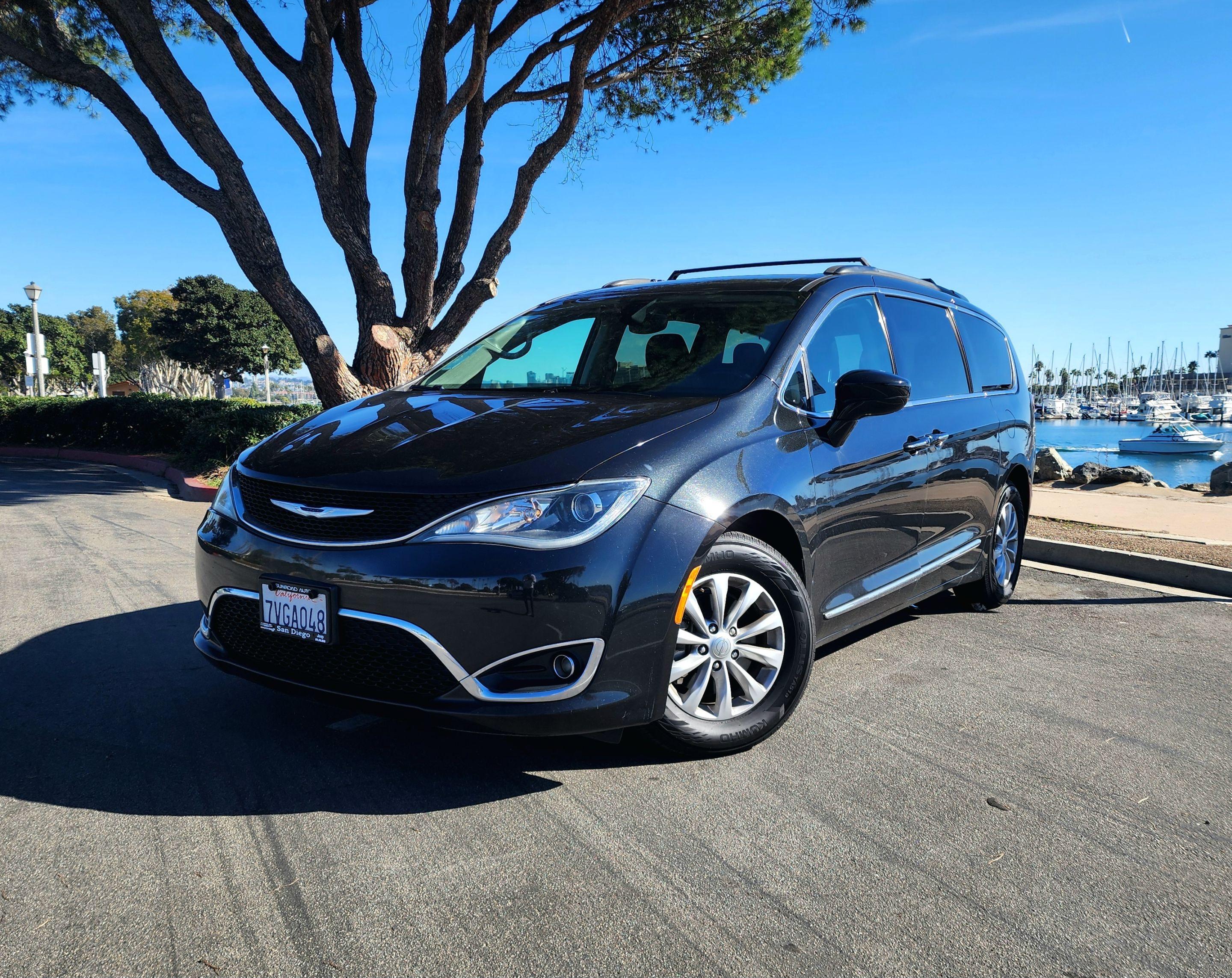 Chrysler Pacifica 2017 in San Diego, CA