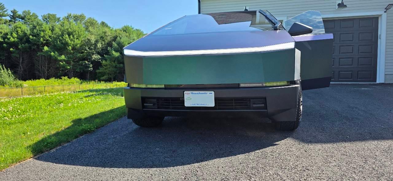Tesla Cybertruck 2026 in Berkley, MA