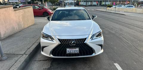 Lexus ES 2025