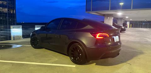 Tesla Model Y 2024