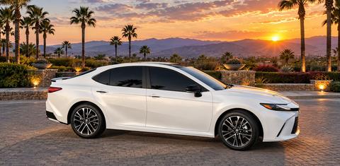 Toyota Camry Hybrid 2026