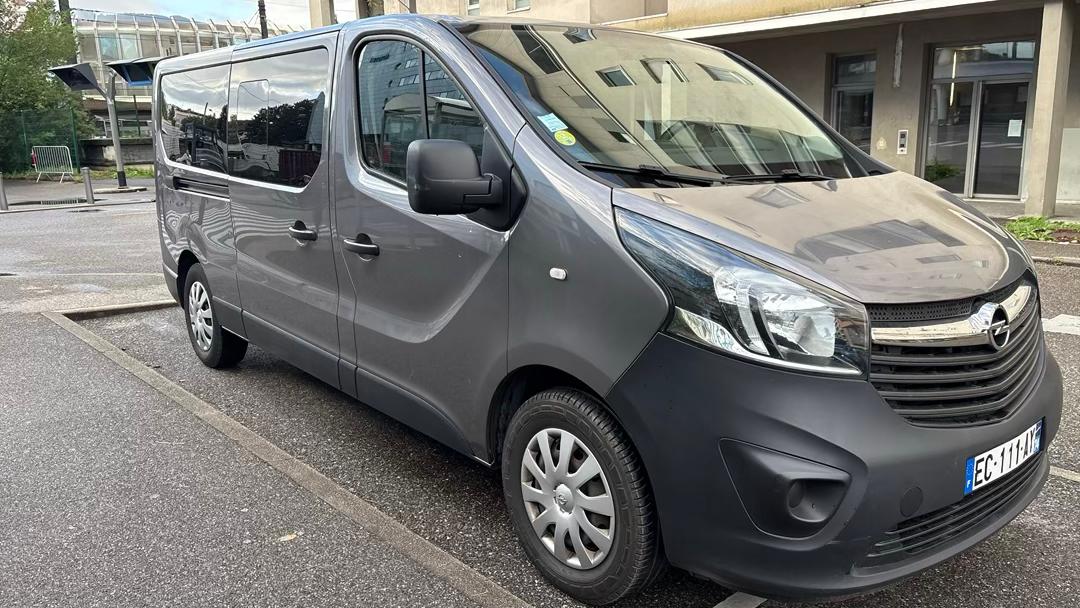 Opel VIVARO 2016 à Annecy