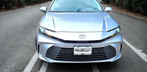 Toyota Camry Hybrid 2025