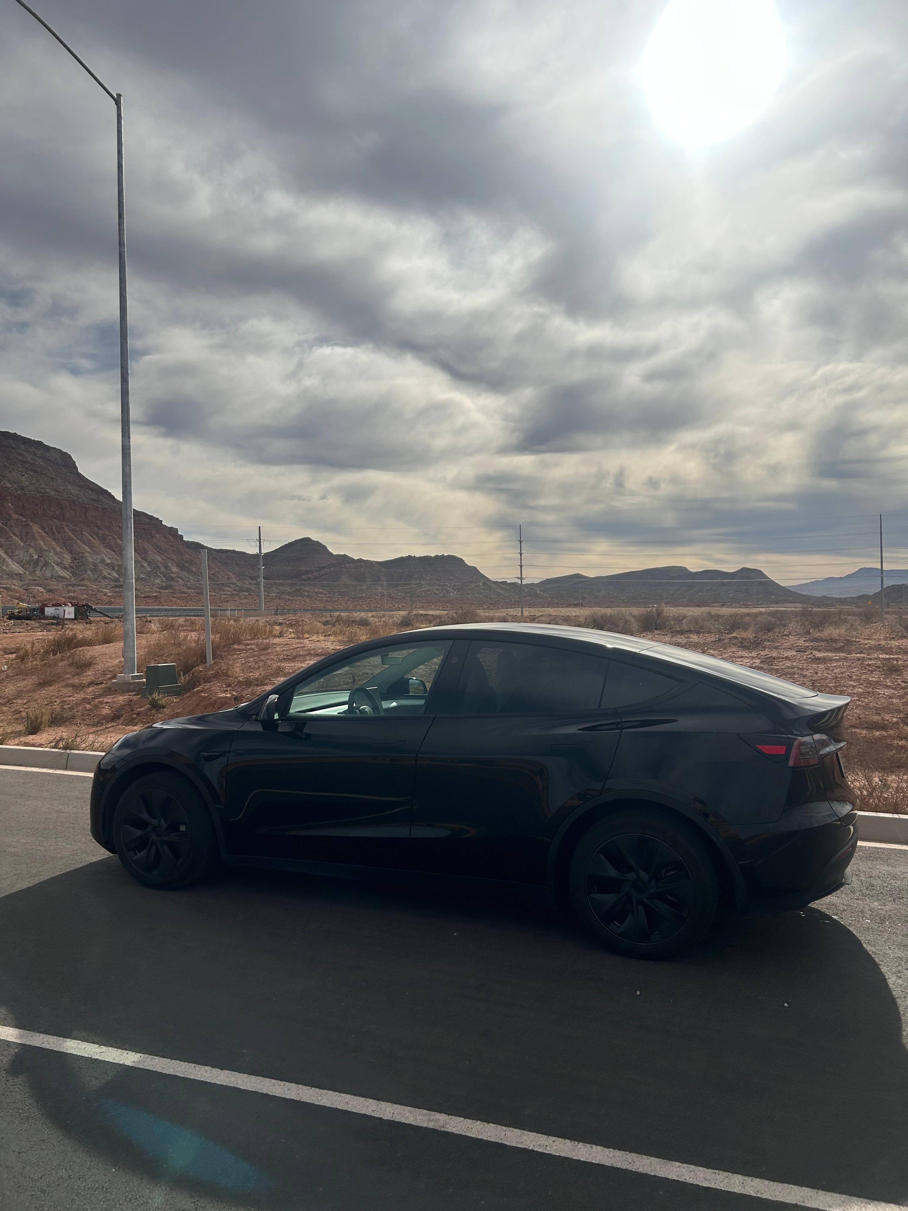 Tesla Model Y 2024 in Washington, UT