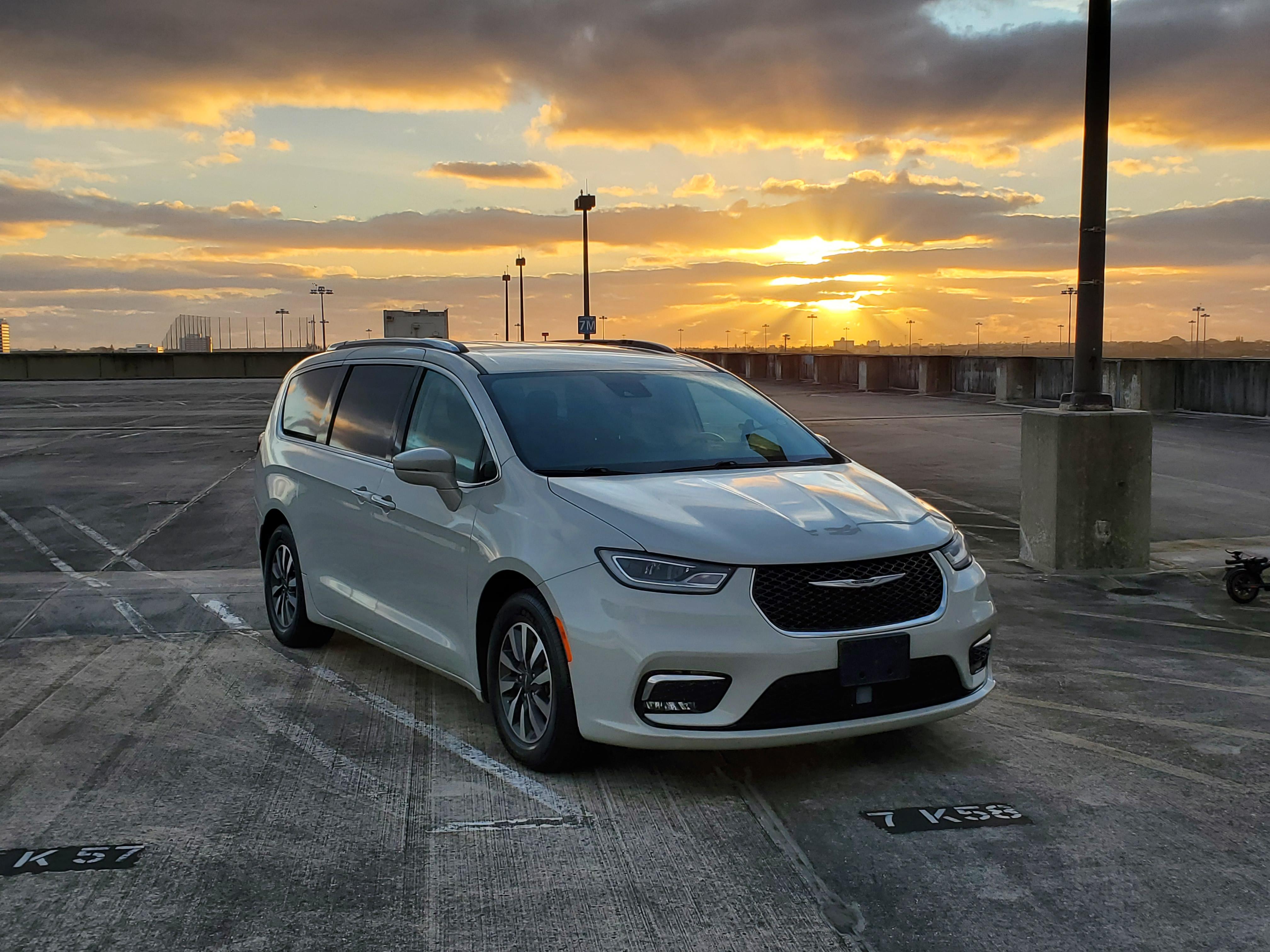 Chrysler Pacifica 2021 in West Palm Beach, FL