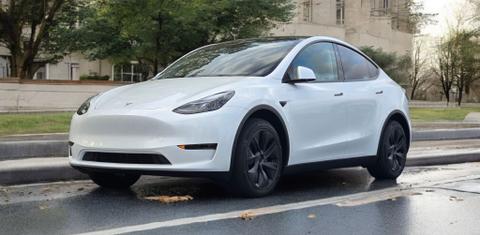 Tesla Model Y 2025