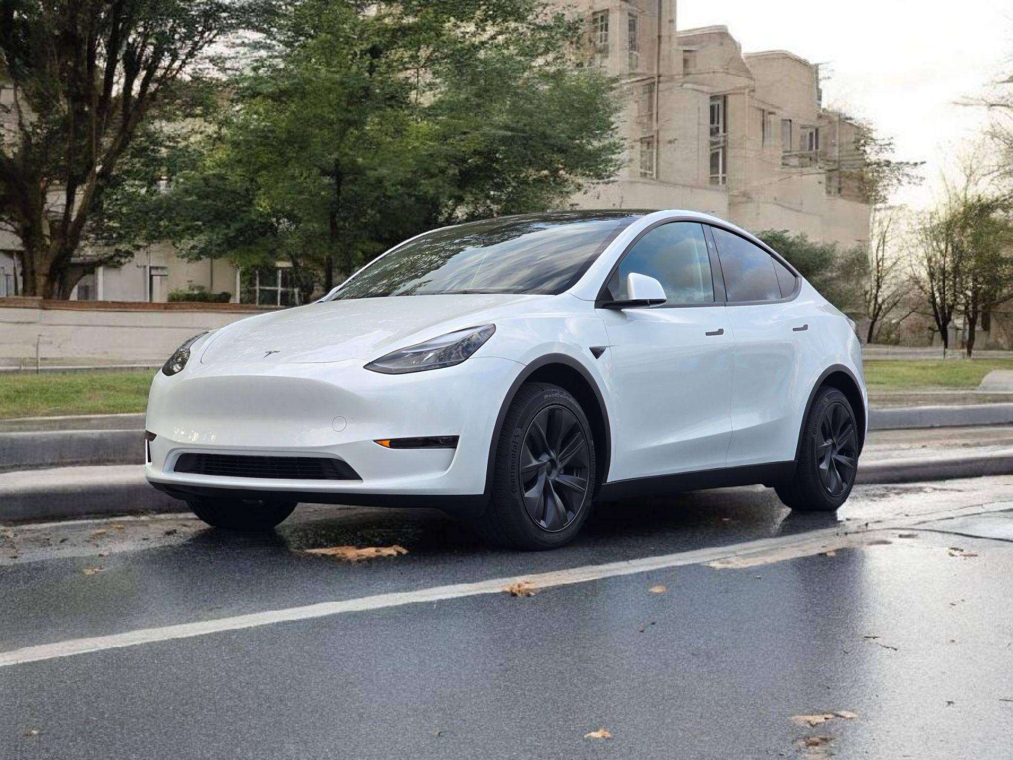 Tesla Model Y 2025 in Savannah, GA