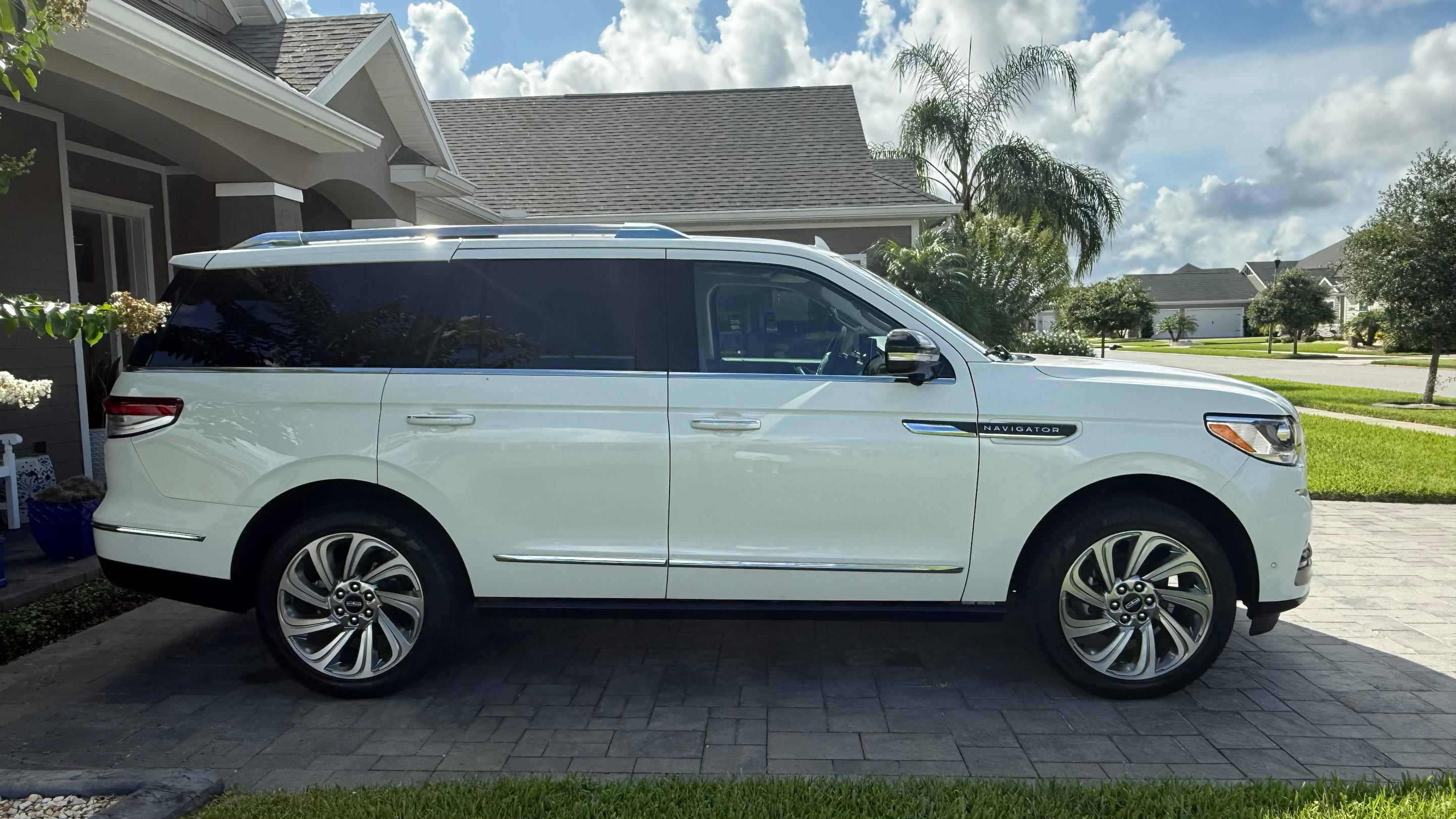 Lincoln Navigator 2024 in New Smyrna Beach, FL