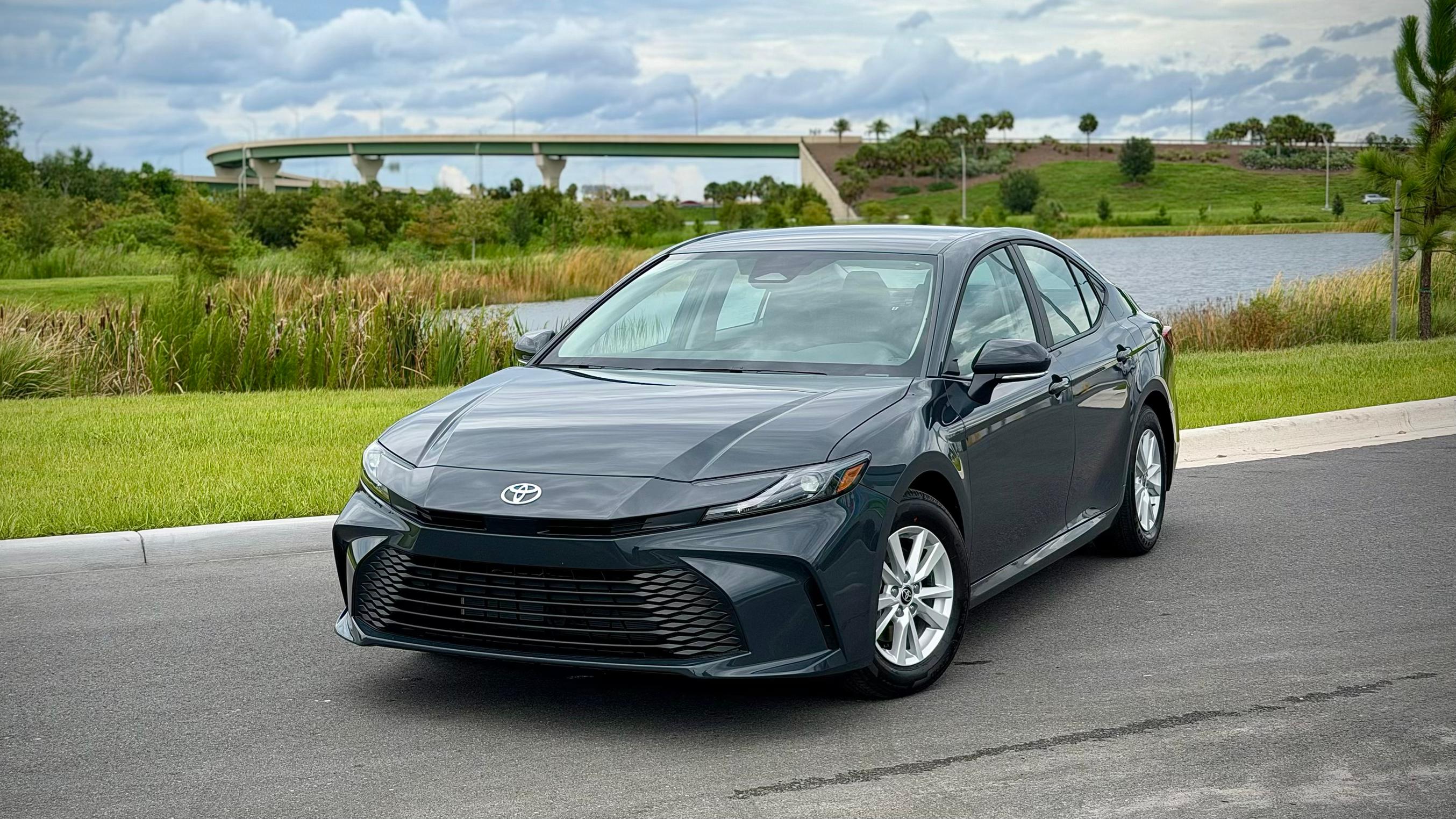 Toyota Camry Hybrid 2026 in Orlando, FL