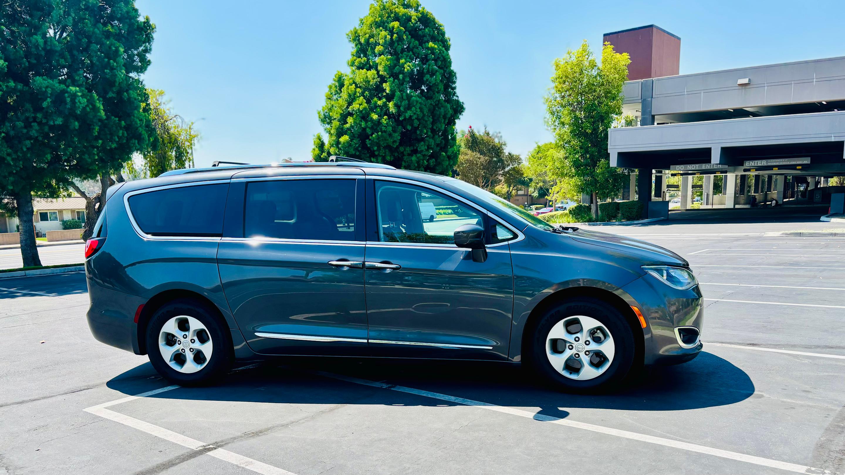Chrysler Pacifica 2017 in Buena Park, CA