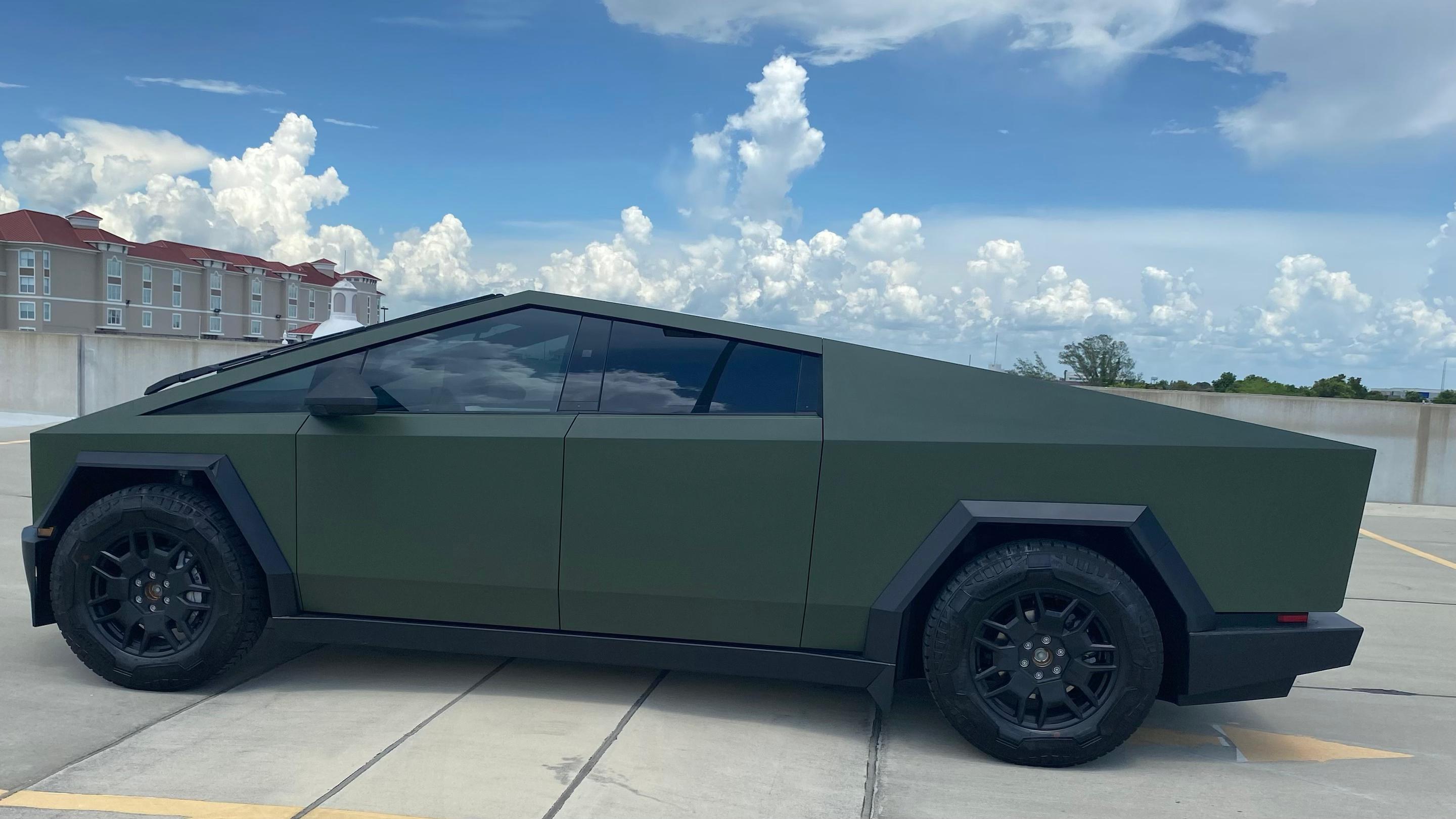 Tesla Cybertruck 2024 in Ellenton, FL
