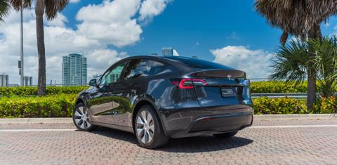 Tesla Model Y 2024