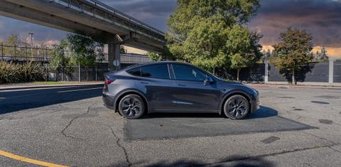 Tesla Model Y 2024