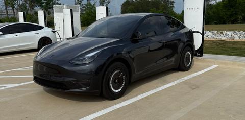Tesla Model Y 2024